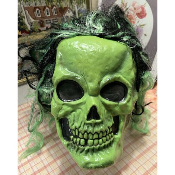 Vtg 90s Easter Unlimited Green Neon Skull Mask Long Black & Green Hair Funworld‎ - Picture 3 of 6
